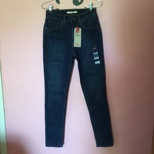 Levi women’s high rise skinny jeans